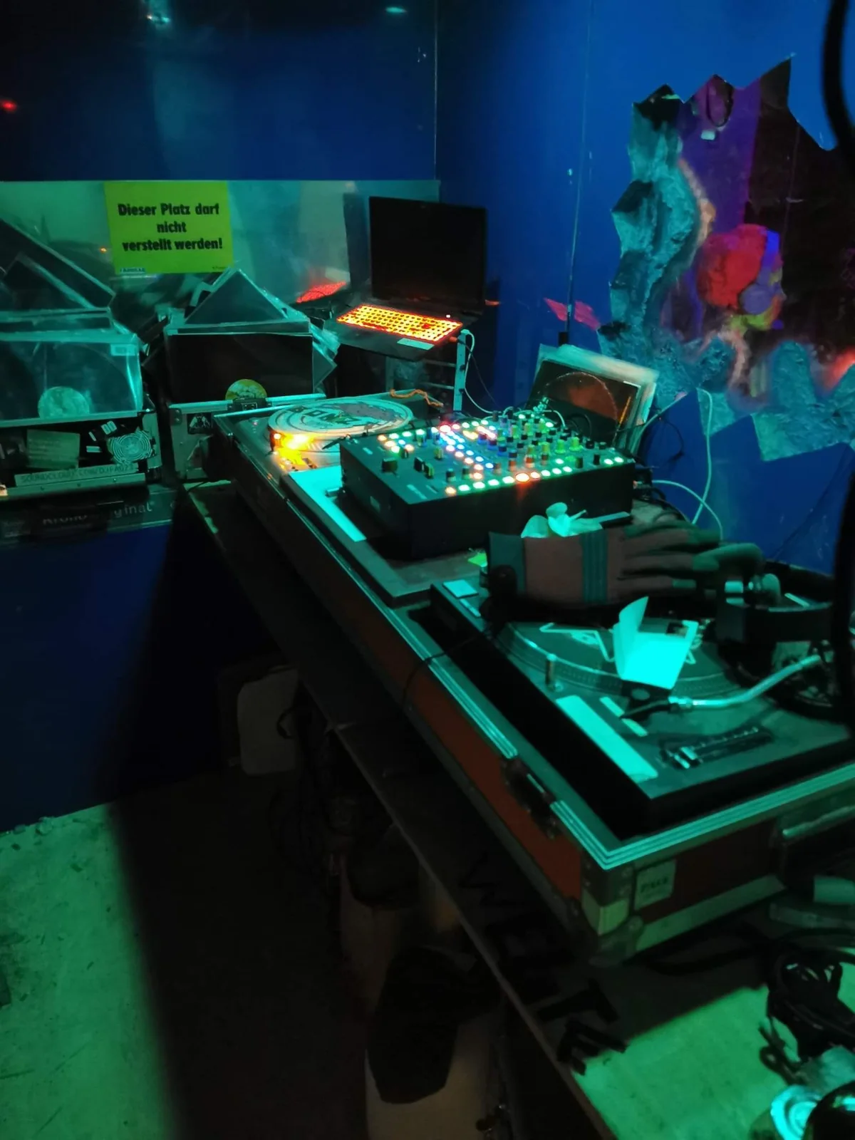 DJ Booth im Bahnhof